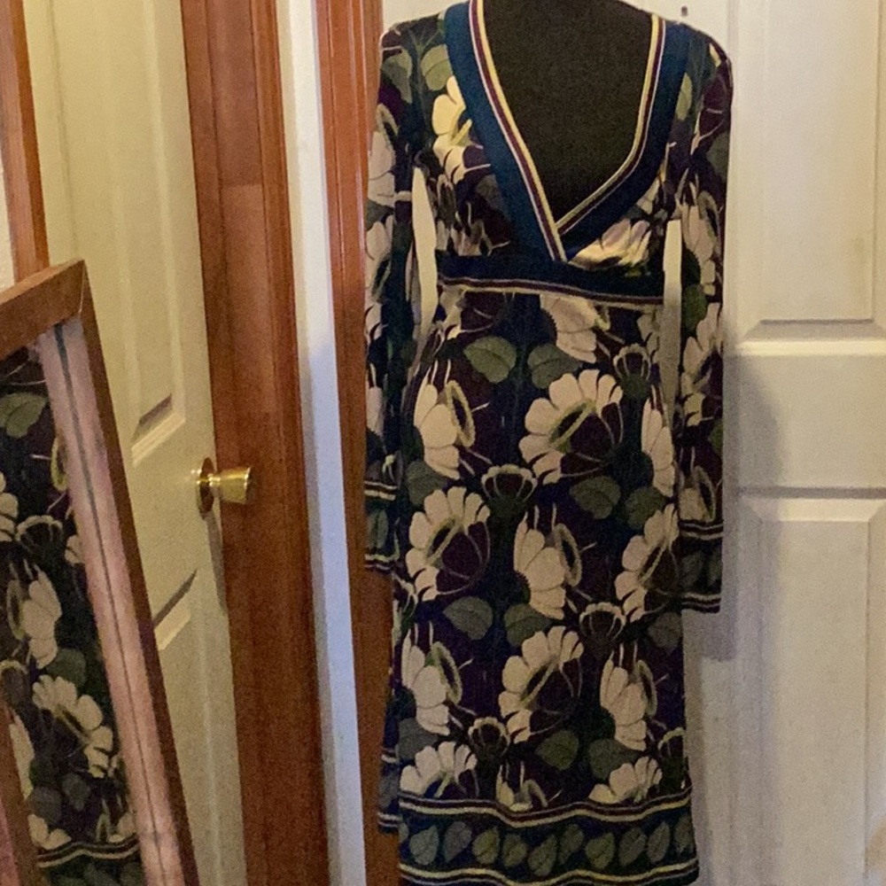 Trina Turk Blue Cream Sheath Dress with V-Neck and Bishop Sleeves